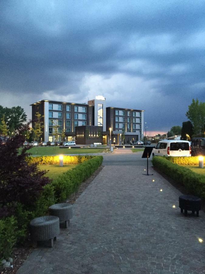 Link124 Hotel Parma Exteriör bild
